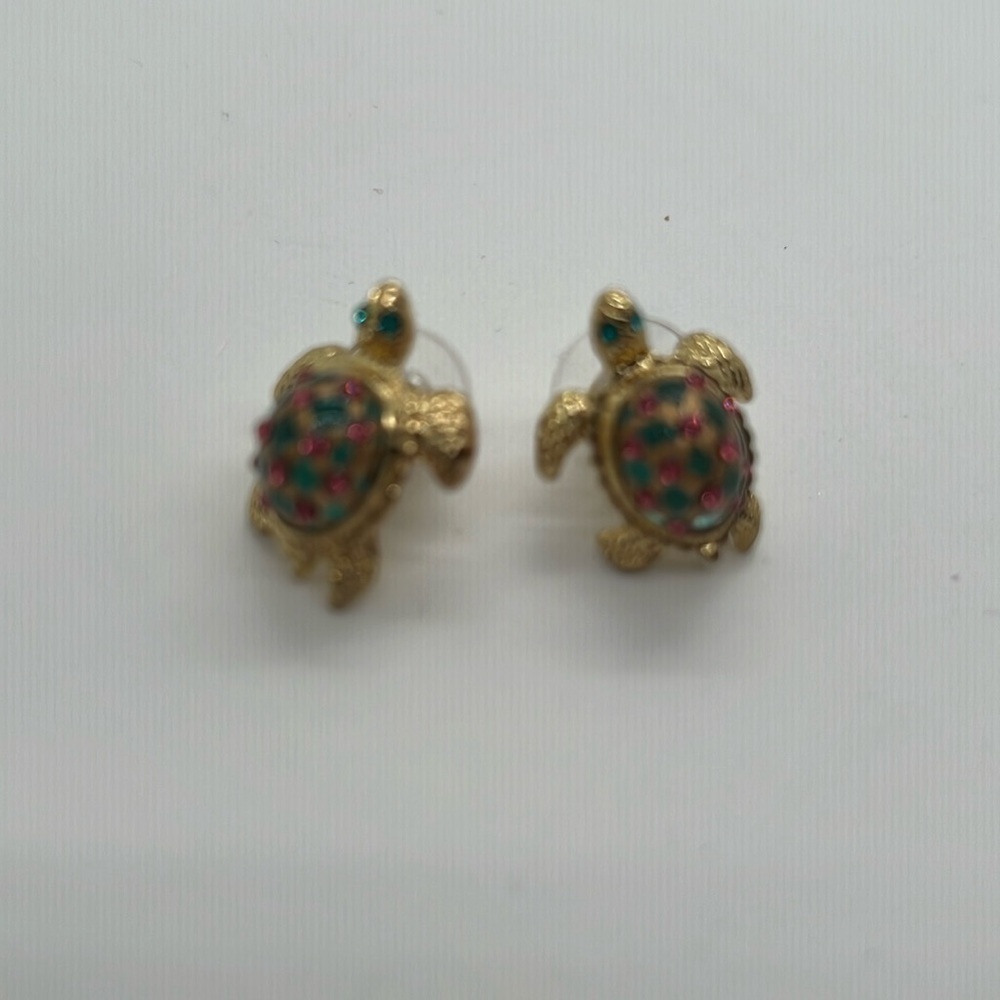 Betsey Johnson, glass turtle studs from the sea excursion collection